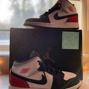 Womans 8.5 NEW Chile 2020 Mid Jordan Sneakers